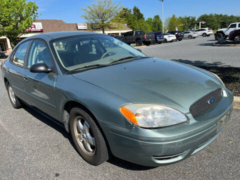 2005 Ford Taurus for sale at Burkholder Motors in Middletown DE