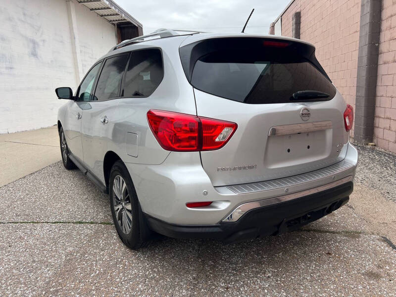 2017 Nissan Pathfinder SL