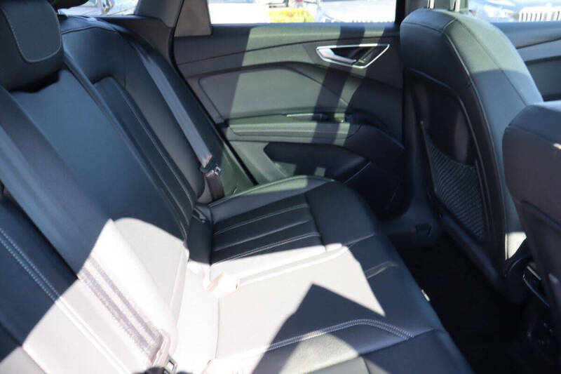 2024 Audi Q4 e-tron quattro Premium 50