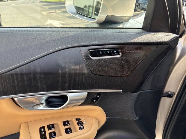 2024 Volvo XC90 Recharge T8 Ultimate Bright Theme 7P