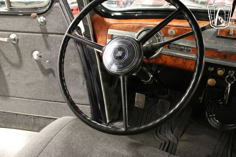 1939 Packard Six