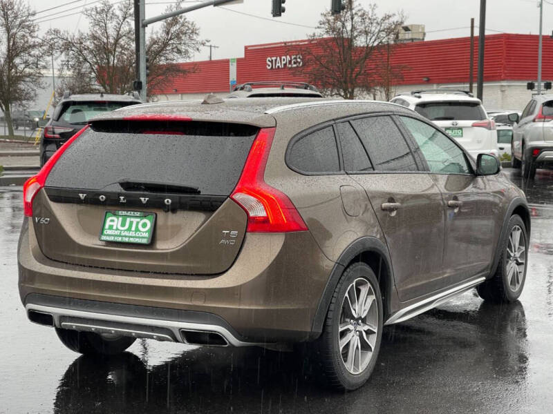 2016 Volvo V60 Cross Country T5 Platinum