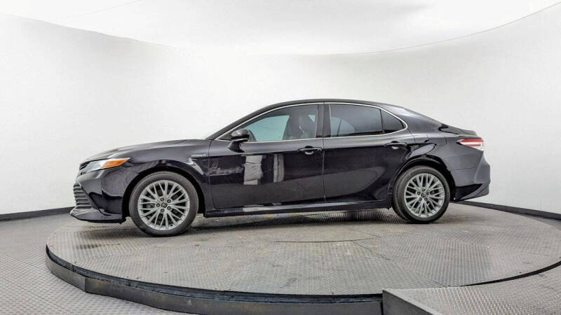 2020 Toyota Camry Hybrid XLE