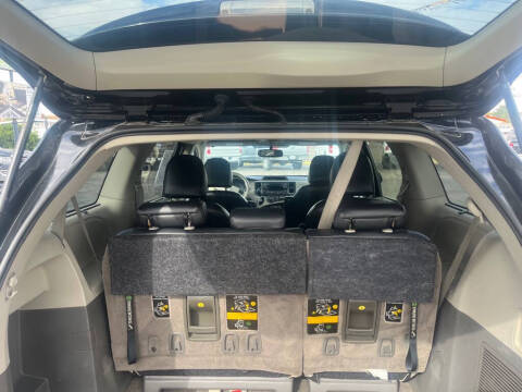 2012 Toyota Sienna LE 7-Passenger