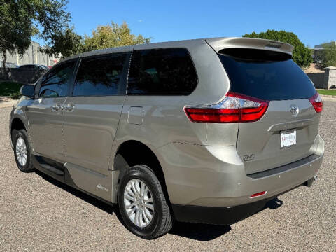 2017 Toyota Sienna XLE Premium 8-Passenger