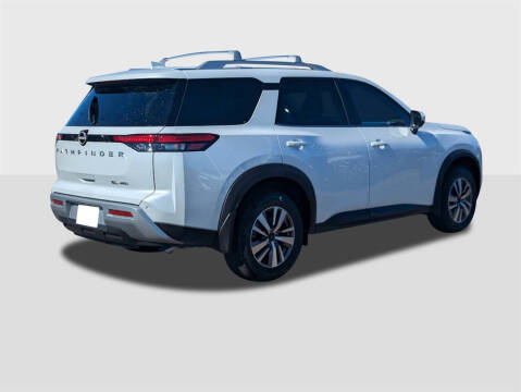 2025 Nissan Pathfinder SL