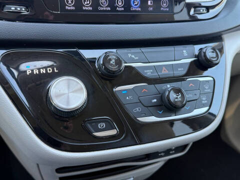 2017 Chrysler Pacifica Touring-L