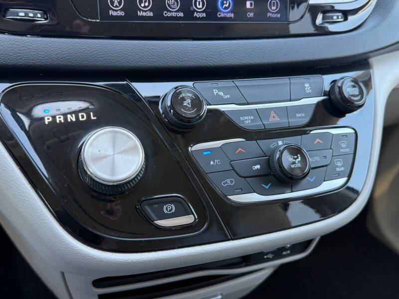 2017 Chrysler Pacifica Touring-L