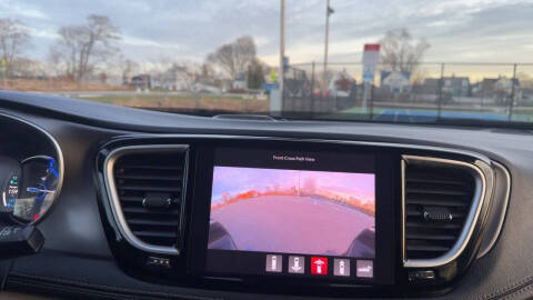 2022 Chrysler Pacifica Hybrid Touring L