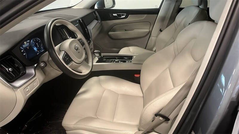 2020 Volvo XC60 T5 Momentum