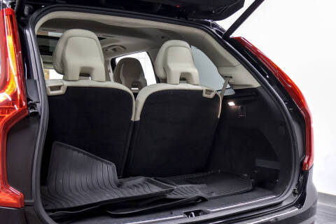 2017 Volvo XC90 T6 Momentum