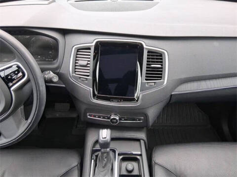 2020 Volvo XC90 T6 Momentum 6-Passenger