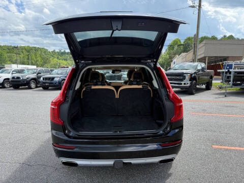 2016 Volvo XC90 T6 Momentum