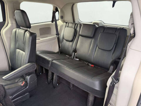 2016 Chrysler Town and Country Touring