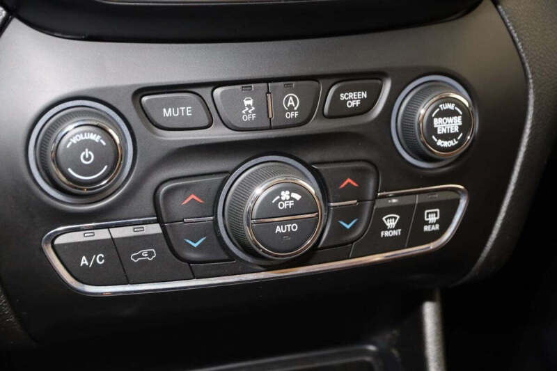 2019 Jeep Cherokee Overland