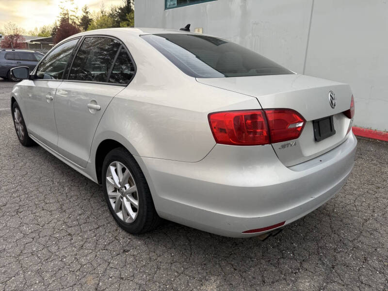 Used 2011 Volkswagen Jetta SE w/Convenience with VIN 3VWDZ7AJ1BM363122 for sale in Kirkland, WA