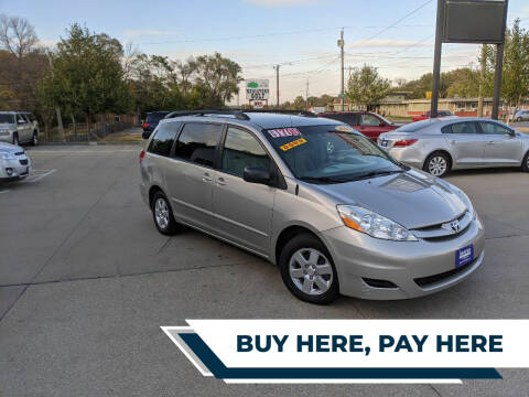2009 Toyota Sienna for sale at AmericAuto in Des Moines IA