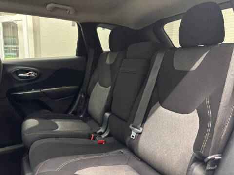2016 Jeep Cherokee Sport