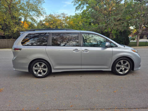 2011 Toyota Sienna SE 8-Passenger