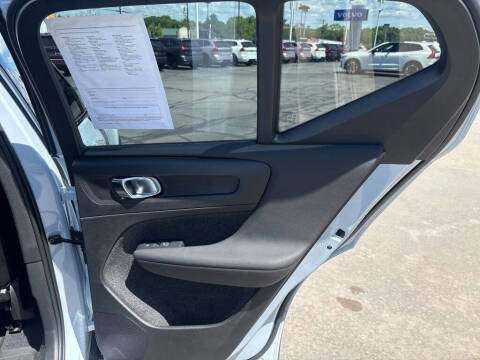 2024 Volvo XC40 B5 Plus Dark Theme