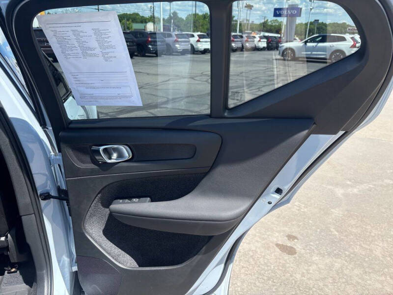 2024 Volvo XC40 B5 Plus Dark Theme
