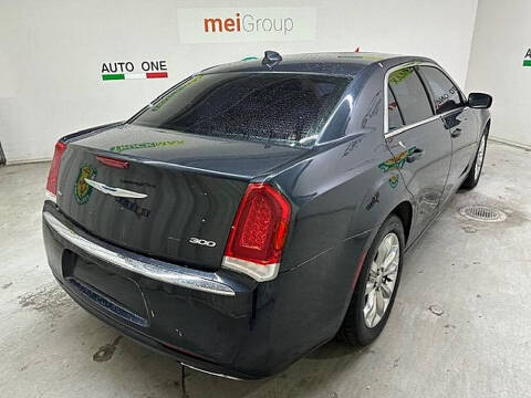 2017 Chrysler 300 Limited