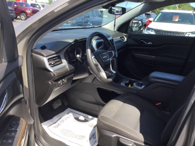 2022 GMC Acadia SLE