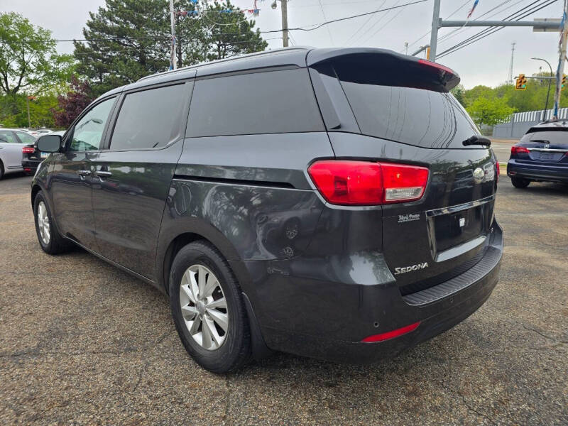 2017 Kia Sedona LX