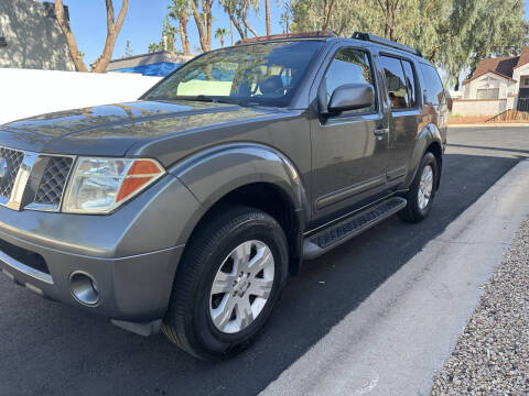 2005 Nissan Pathfinder LE
