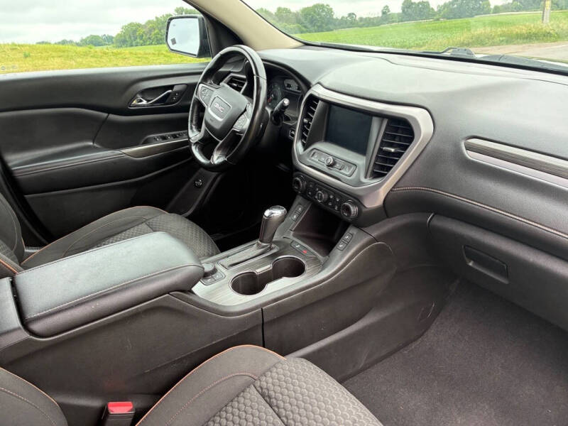 2018 GMC Acadia SLE-2