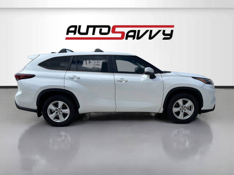 2024 Toyota Highlander LE