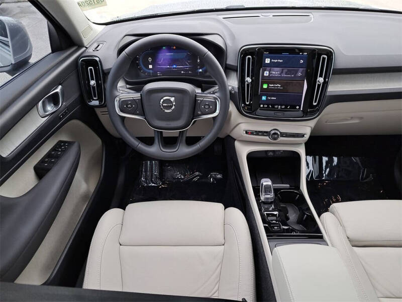 2024 Volvo XC40 B5 Plus Bright Theme