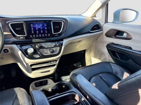 2017 Chrysler Pacifica Touring-L