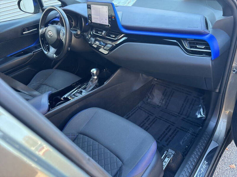 2021 Toyota C-HR XLE