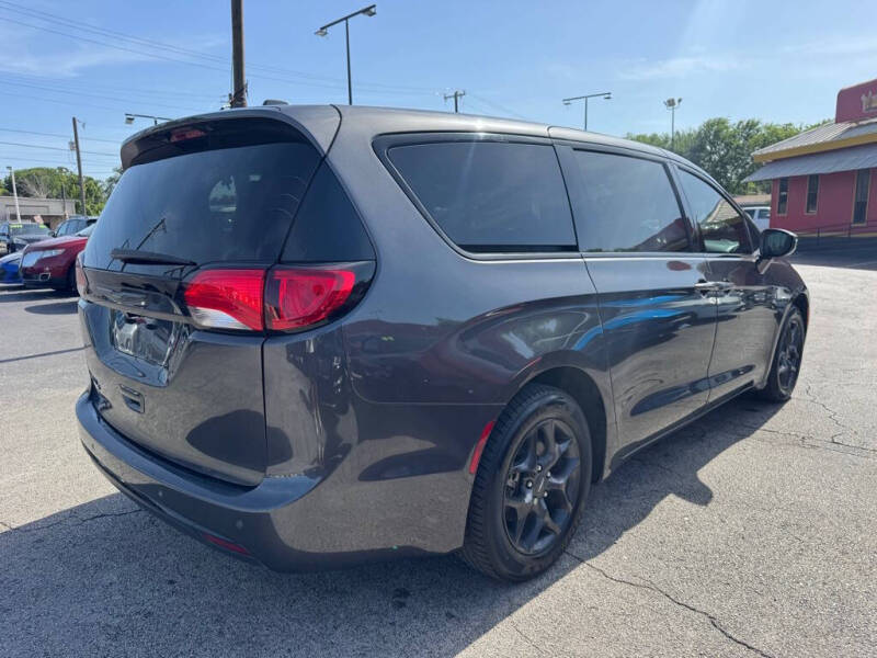 2020 Chrysler Pacifica Touring