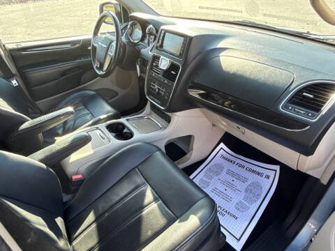 2013 Chrysler Town and Country Touring-L