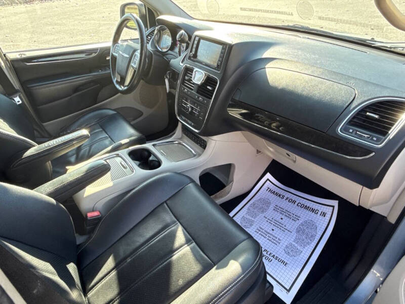 2013 Chrysler Town and Country Touring-L