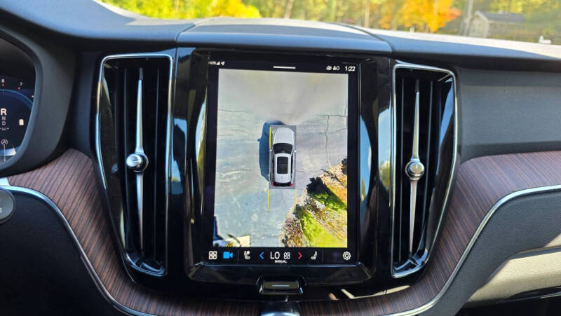 2023 Volvo XC60 B5 Plus Dark Theme