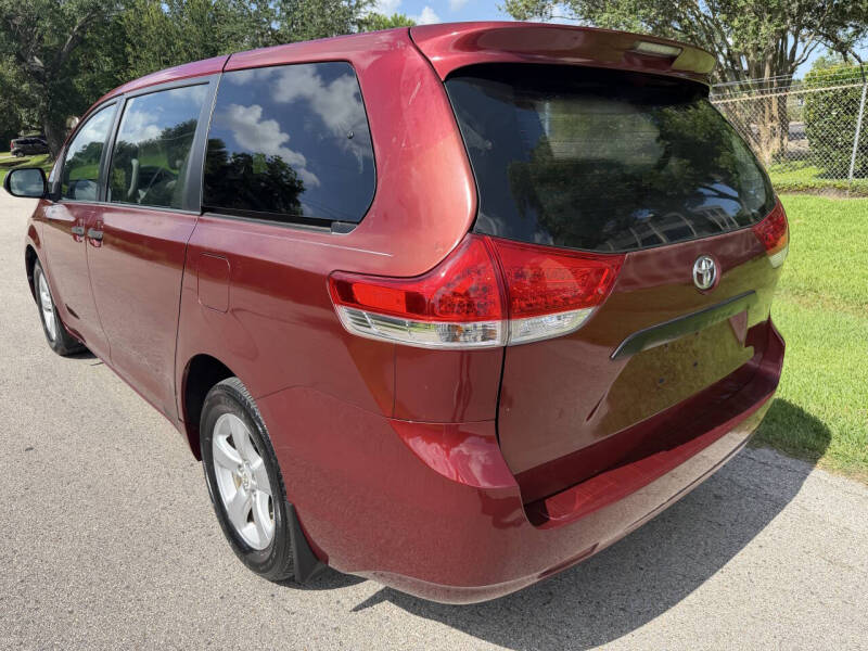 2011 Toyota Sienna Base 7-Passenger