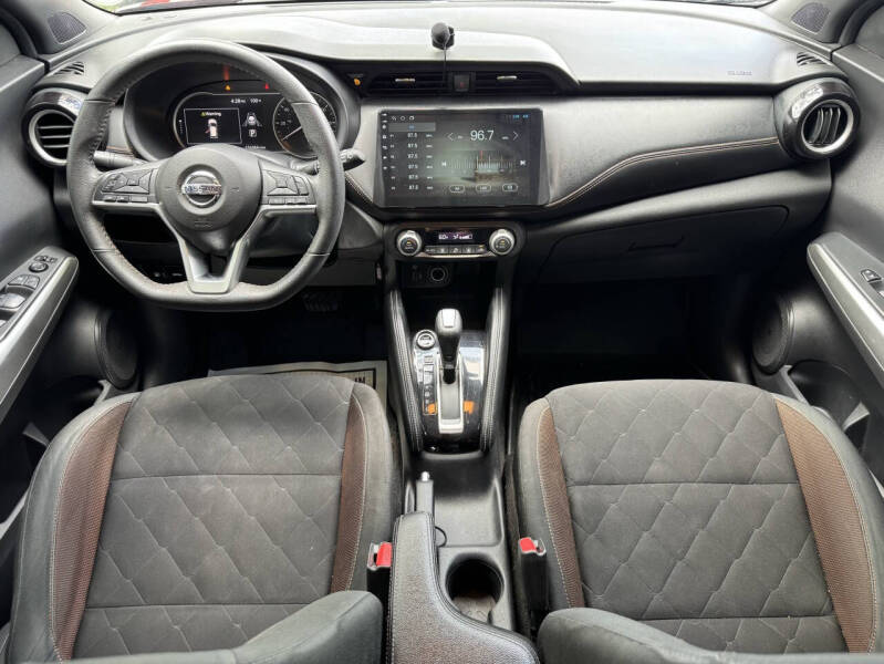 2020 Nissan Kicks SR