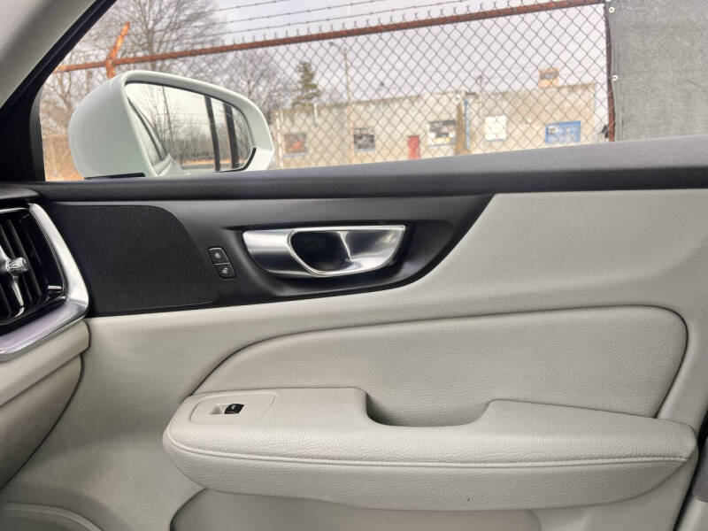 2020 Volvo V60 T5 Momentum