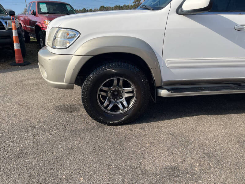 2004 Toyota Sequoia SR5