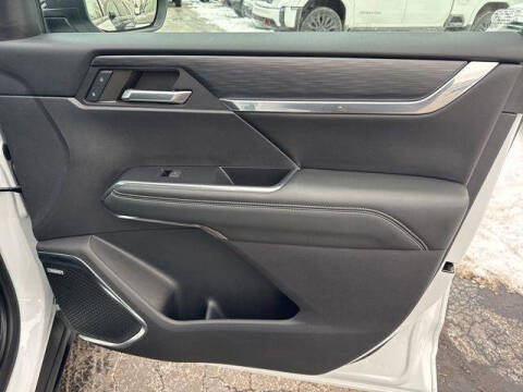 2024 GMC Acadia Elevation