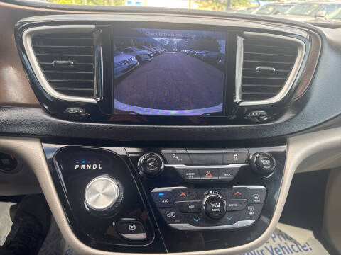 2017 Chrysler Pacifica Touring-L