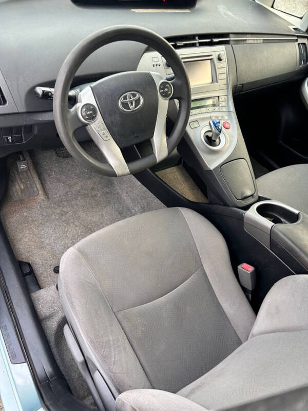 2014 Toyota Prius Three photo 6