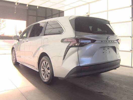 2024 Toyota Sienna LE 8-Passenger