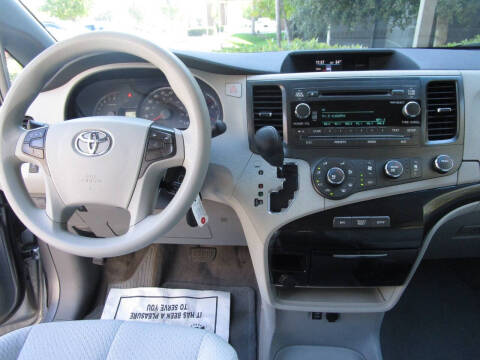2012 Toyota Sienna LE 8-Passenger