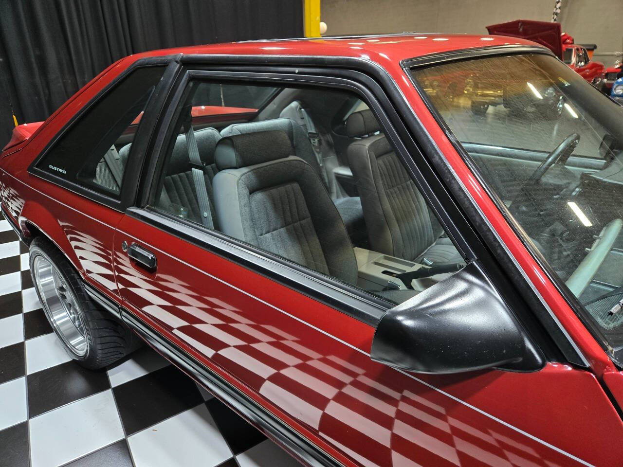 1990 Ford Mustang 37