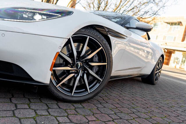 2019 Aston Martin DB11 31