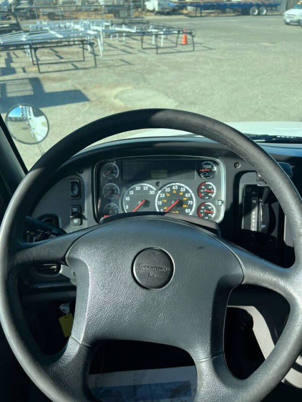 2012 Freightliner M2 106